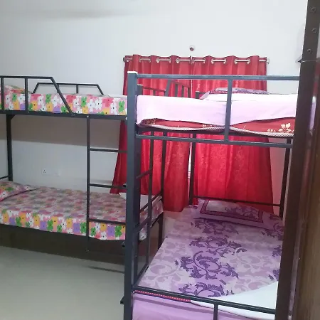 Oyo 16469 Pramukh Hostel