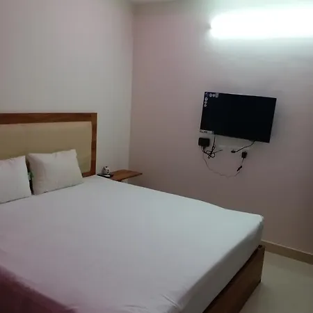 Hostel Oyo 16469 Pramukh